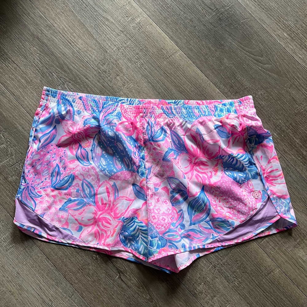 Lilly Pulitzer Luxletic 4” athletic shorts NWOT